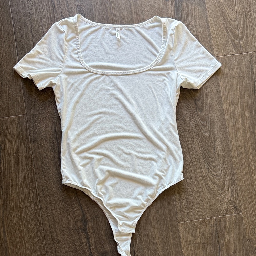 Halara U Neck Short Sleeve Snap Skinny Work
Bodysuit